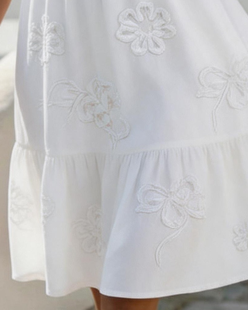 Letizia | Vestido bordado con escote en V y mangas abullonadas